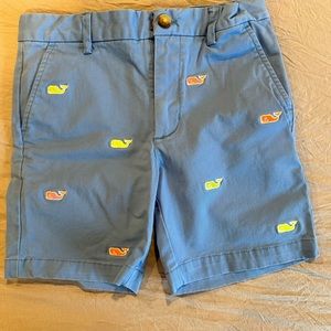 Vineyard vines boys whale shorts. Chino material. Size 6